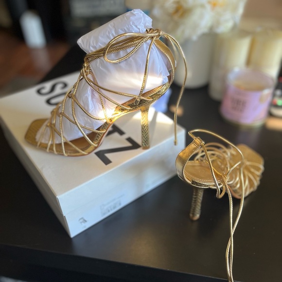 Gold strappy heels - Picture 4 of 5